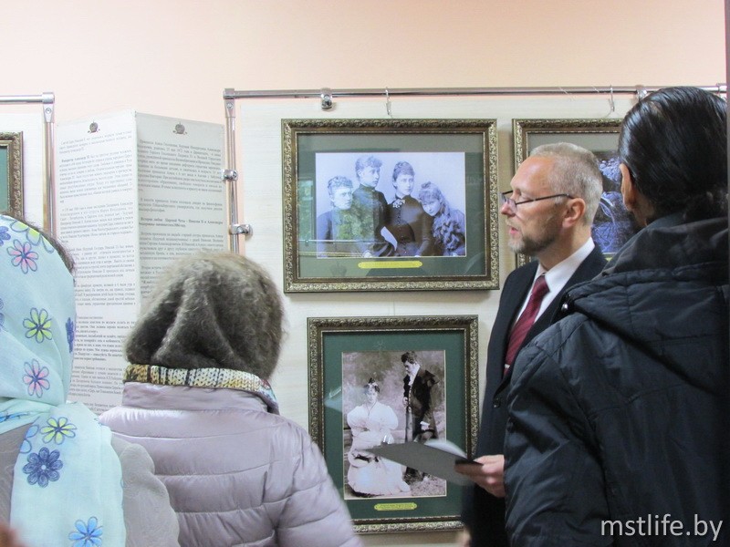 В церкви в честь преподобного Силуана Афонского открылась выставка, посвящённая императору Николаю II и его семье