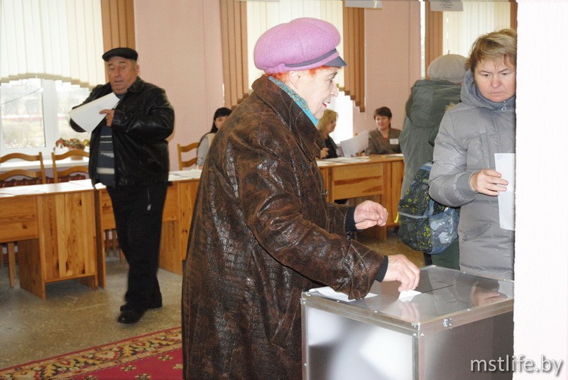 Как проходят выборы в Палату представителей Национального собрания Республики Беларусь на Мстиславском участке для голосования №44