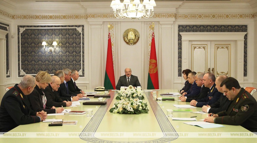 Лукашенко собрал совещание по применению административной ответственности