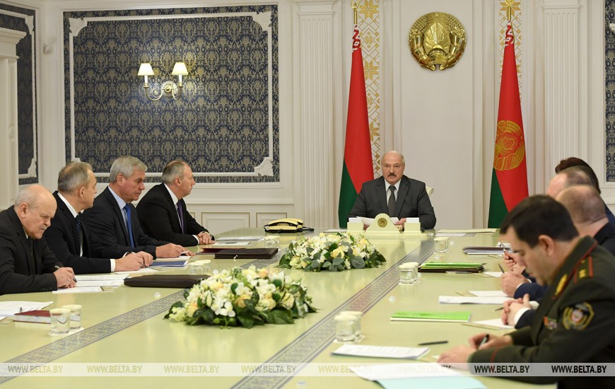 Лукашенко собрал совещание по применению административной ответственности