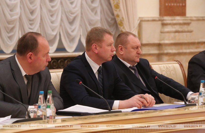 Как возвращать долги и где брать кадры — у Лукашенко обсудили будущее агрокомплекса Витебской области