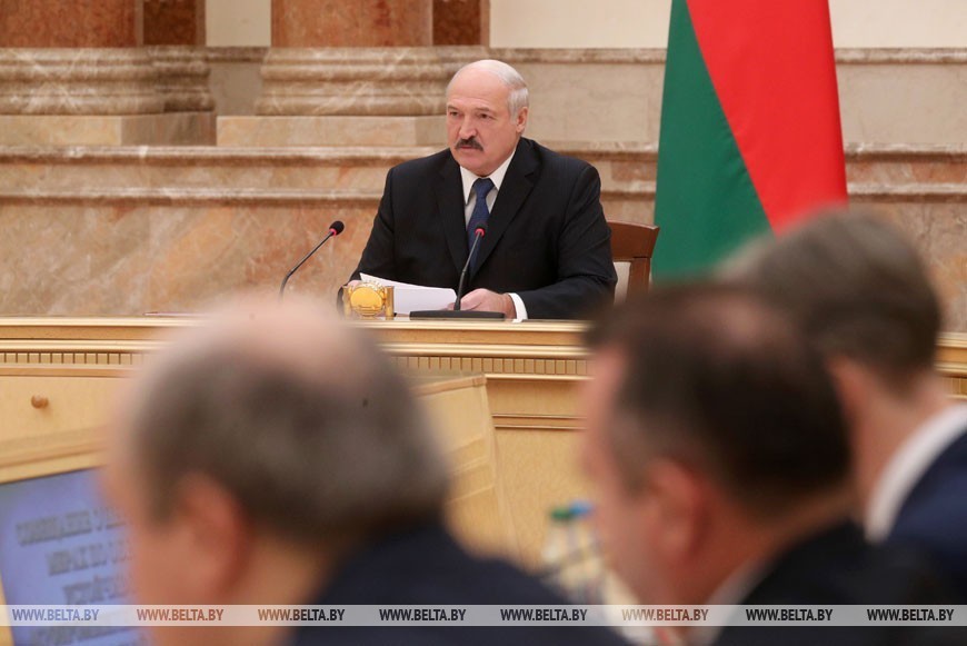Как возвращать долги и где брать кадры — у Лукашенко обсудили будущее агрокомплекса Витебской области