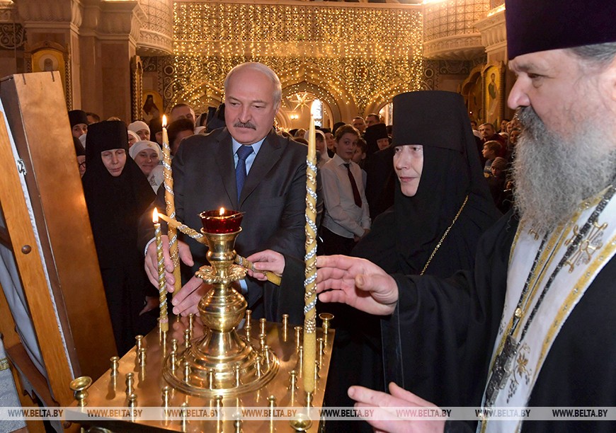 "В единстве залог наших успехов" - Лукашенко в Рождество приехал в храм Свято-Елисаветинской обители
