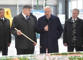 Президент Беларуси Александр Лукашенко посещает Светлогорский ЦКК