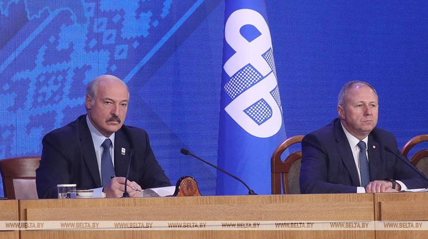 "Почему не спасаете?" — Лукашенко выступает против распространения практики банкротства предприятий