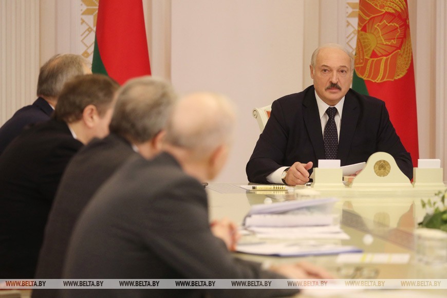 Лукашенко собрал совещание по эпидемиологической ситуации в Беларуси