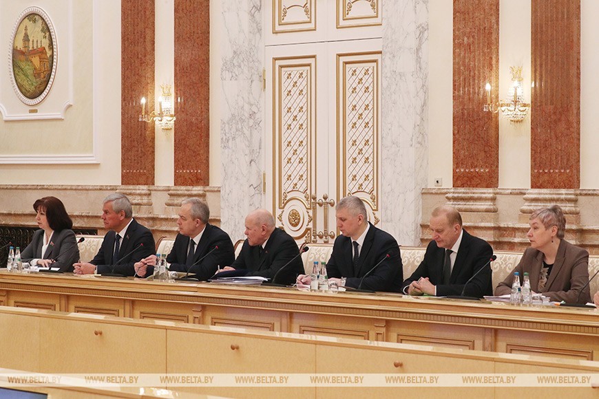 Лукашенко обсудил с Совмином итоги развития страны. Каких показателей удалось достичь правительству?