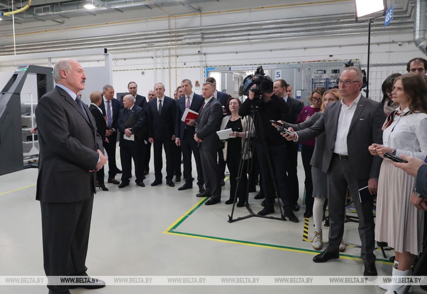 Лукашенко посетил предприятие "Адани", выпускающее медтехнику и системы безопасности