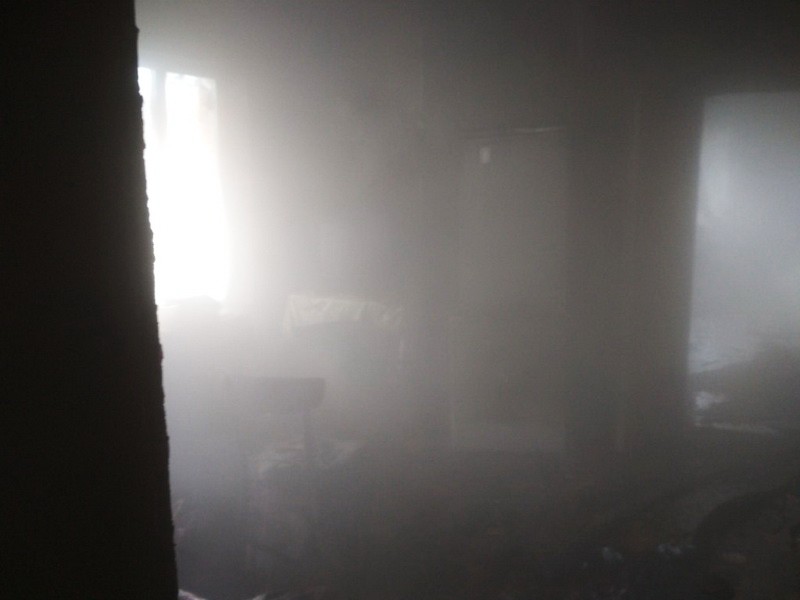 Пожар в деревне Парадино повредил потолочное перекрытие, стены и имущество в доме