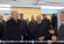«Главное — сохранить трудовые коллективы» — Лукашенко пообещал поддержать предприятия на местах