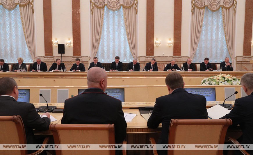 Лукашенко ждёт от правительства выполнения основных показателей в экономике