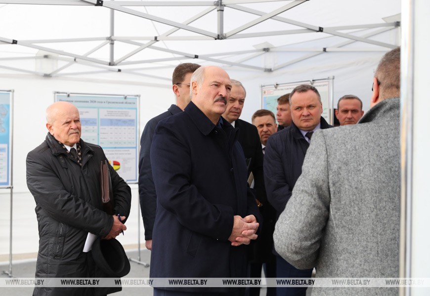 "Главное — сохранить трудовые коллективы" — Лукашенко пообещал поддержать предприятия на местах