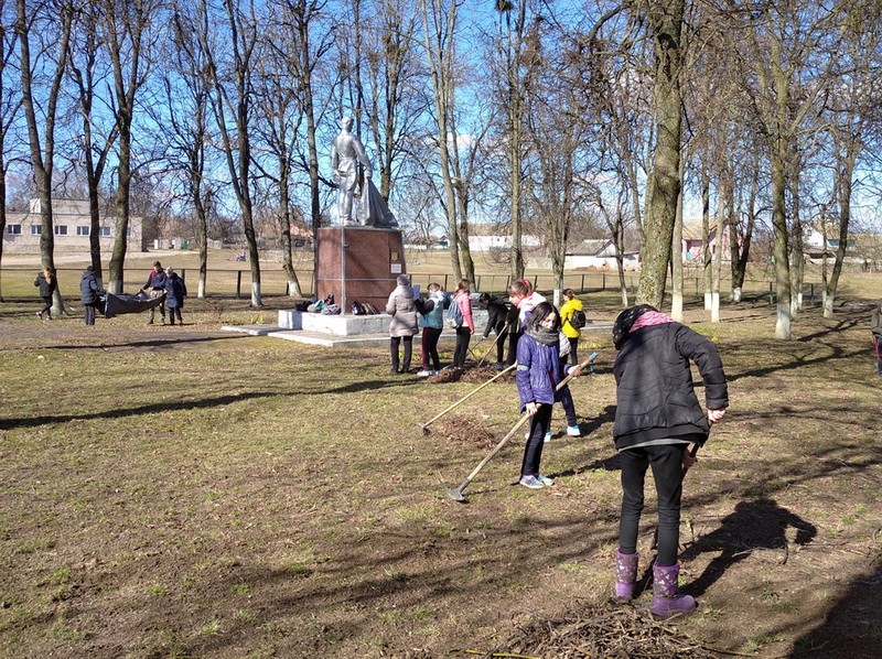 Волонтёры БРСМ займутся благоустройством военных памятников в районе