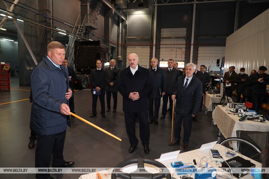 "Очень впечатляет" — Лукашенко оценил разработки белорусских ученых по развитию электротранспорта