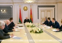 Лукашенко: в Беларуси удаётся сдерживать заболеваемость в целом