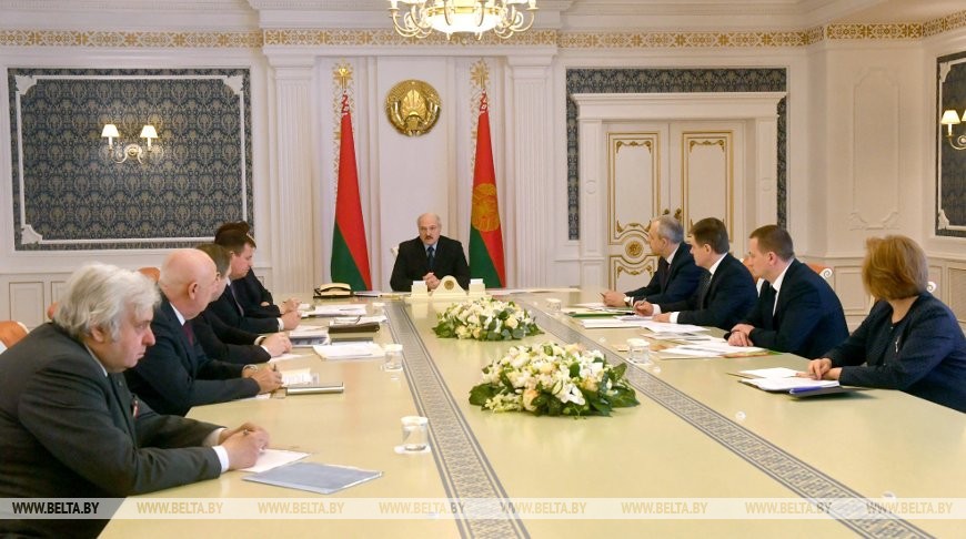 Мероприятия ко Дню Победы и эпидситуацию обсудили на совещании у Лукашенко