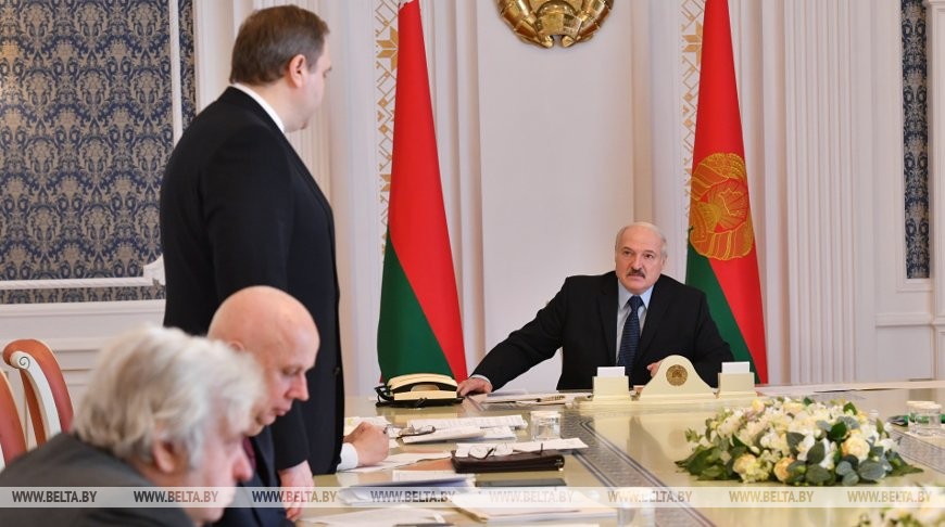 Лукашенко: в Беларуси удаётся сдерживать заболеваемость в целом