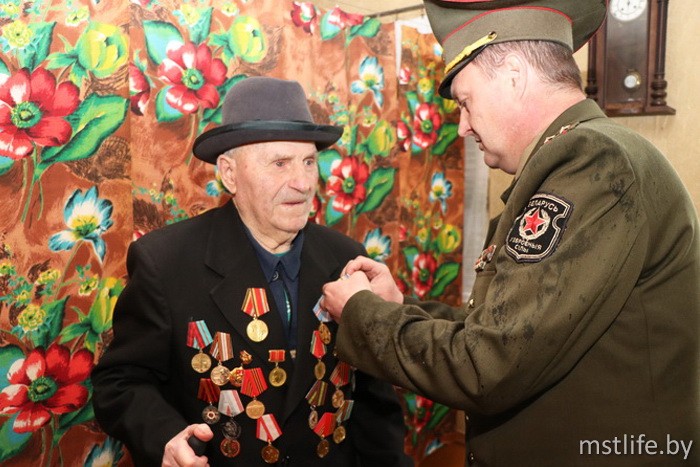 Председатель райисполкома поздравил ветеранов с 75-летием Великой Победы