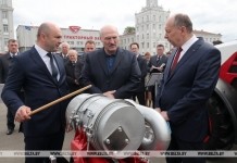 Лукашенко о работе предприятий: на богатом Западе уже дикая безработица, слава богу, что мы этого избежали