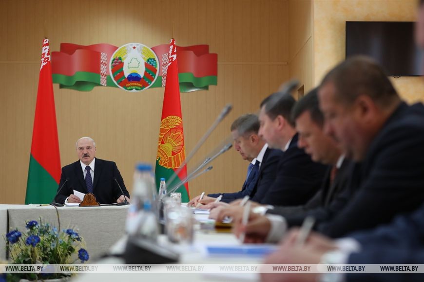 "Пока в адрес отрасли слышна критика, успокаиваться рано" — Лукашенко ориентирует ЖКХ на эффективное развитие