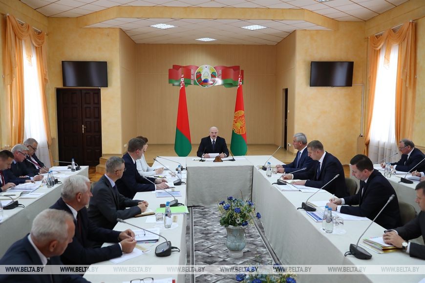 "Пока в адрес отрасли слышна критика, успокаиваться рано" — Лукашенко ориентирует ЖКХ на эффективное развитие