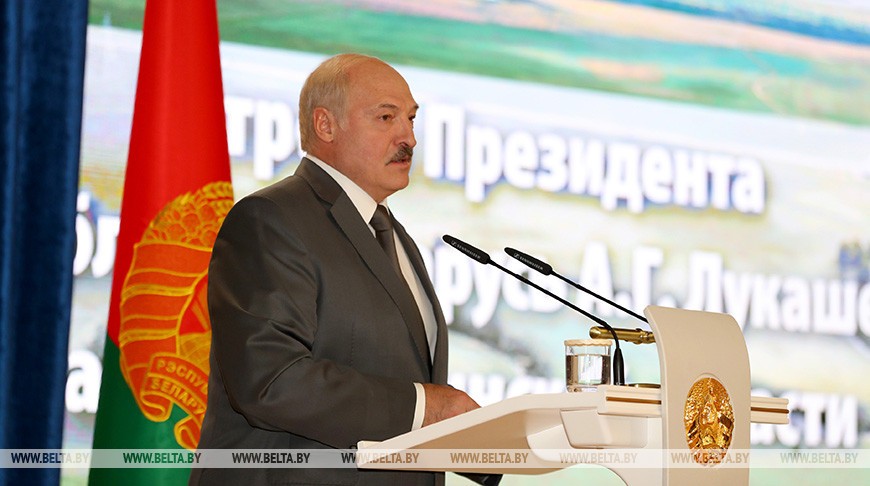 Лукашенко: время сегодня требует стремительного движения вперёд