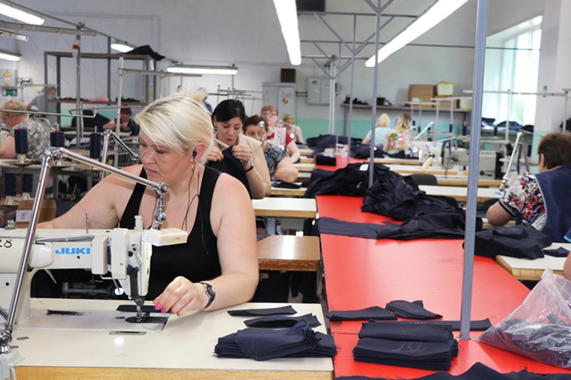 Мстиславская швейная фабрика в ответе за качество продукции и своих работников