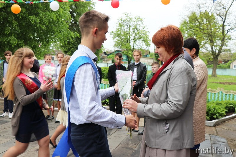 Праздник последнего звонка. 14 выпускников Мстиславского интерната попрощались со школой