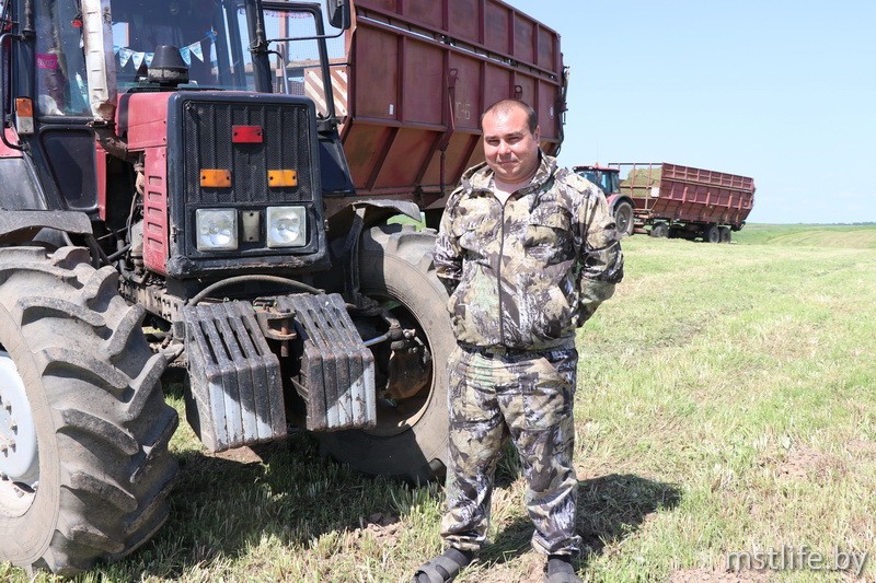 Труженики Мстиславского района начали массовую заготовку кормов