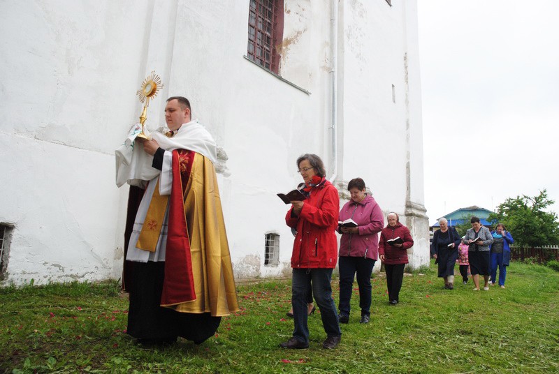 В кармелитском костёле католики отметили праздник Божьего Тела и Крови