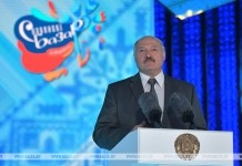 Лукашенко: «Славянский базар» в Витебске всегда разрушал барьеры и укреплял дружбу народов