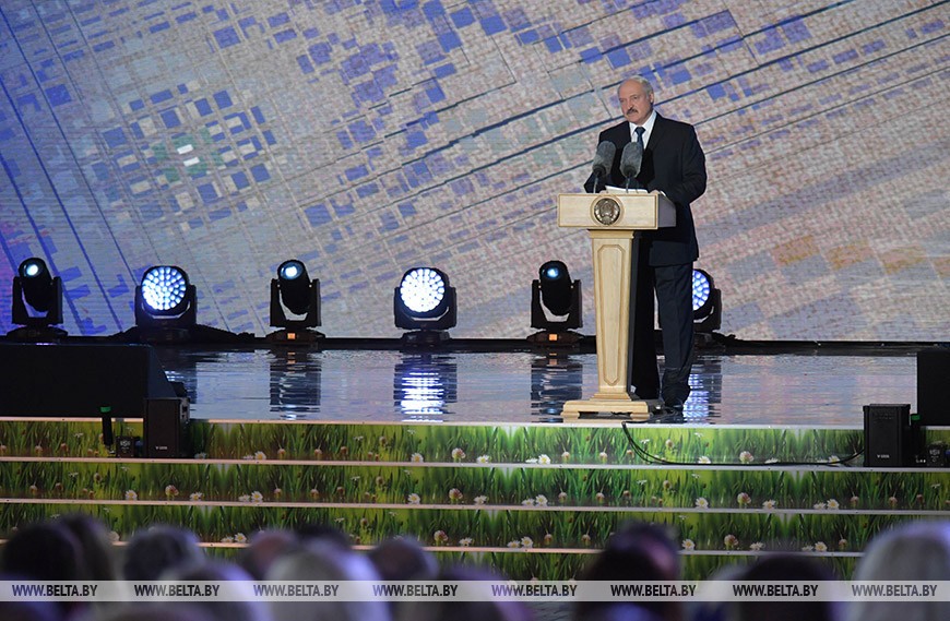 Лукашенко: уже не одно поколение белорусов растёт в благополучной, чистой, мирной и красивой стране