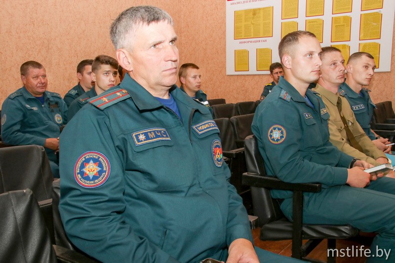 Дмитрий Пимошенко встретился с жителями Подлужья и пообщался со спасателями