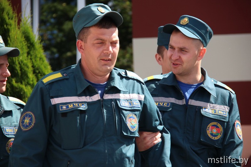 Юбилейными медалями и очередными званиями отметили День пожарной службы в Мстиславле
