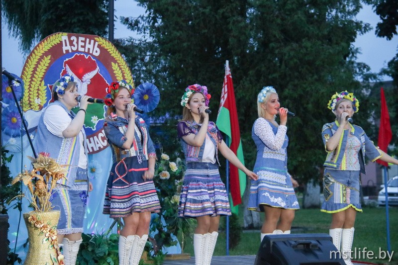 День Независимости в Мстиславле. Песни, танцы и гимн всей страной