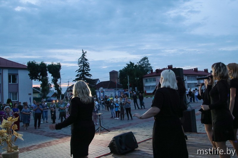 День Независимости в Мстиславле. Песни, танцы и гимн всей страной