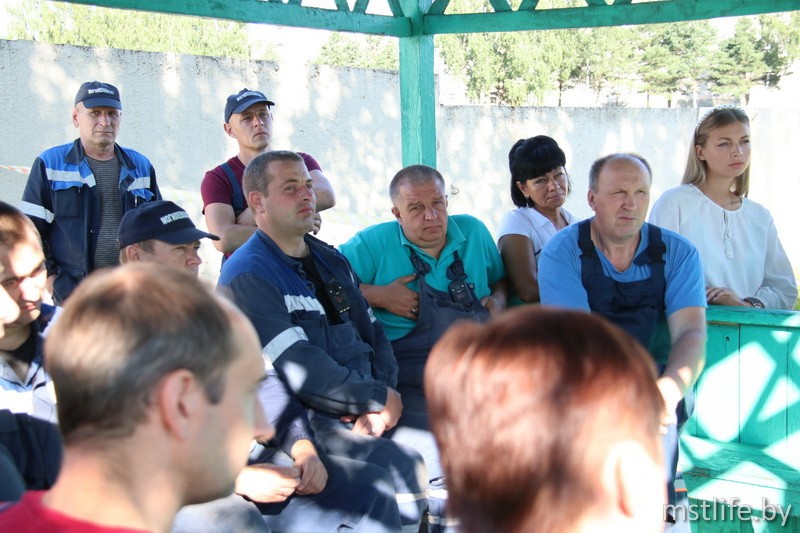 Депутат Елена Колеснёва рассказала о новых законопроектах на встрече с трудовыми коллективами