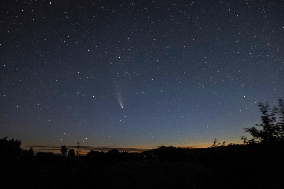 Комета Neowise пролетает над Мстиславлем
