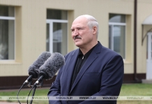 Лукашенко: мы не можем позволить разрушать страну