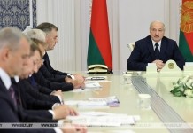 Александр Лукашенко во время совещания
