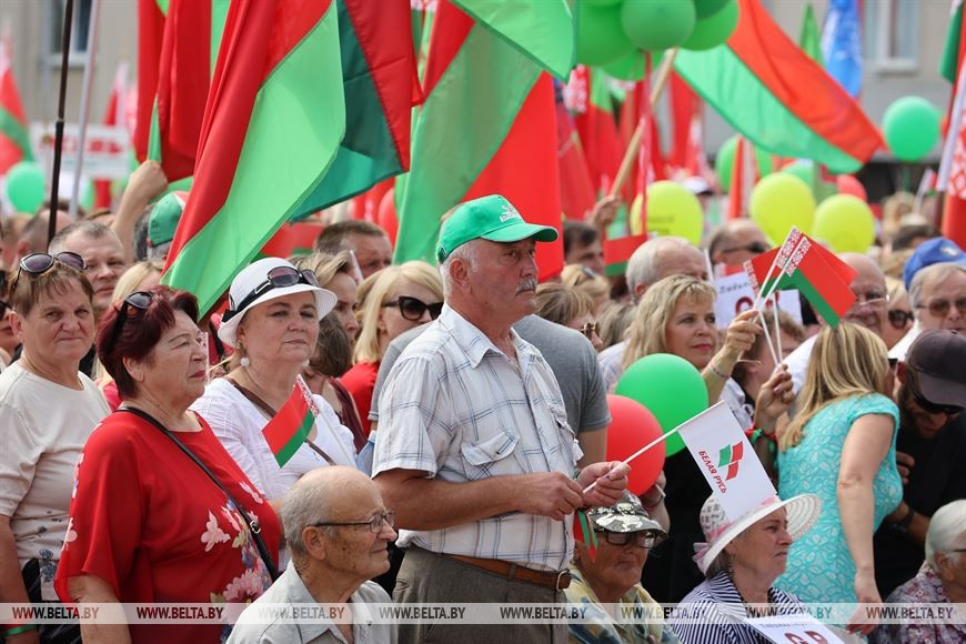 Лукашенко: люди просят спокойной жизни, и мы должны им эту жизнь предоставить