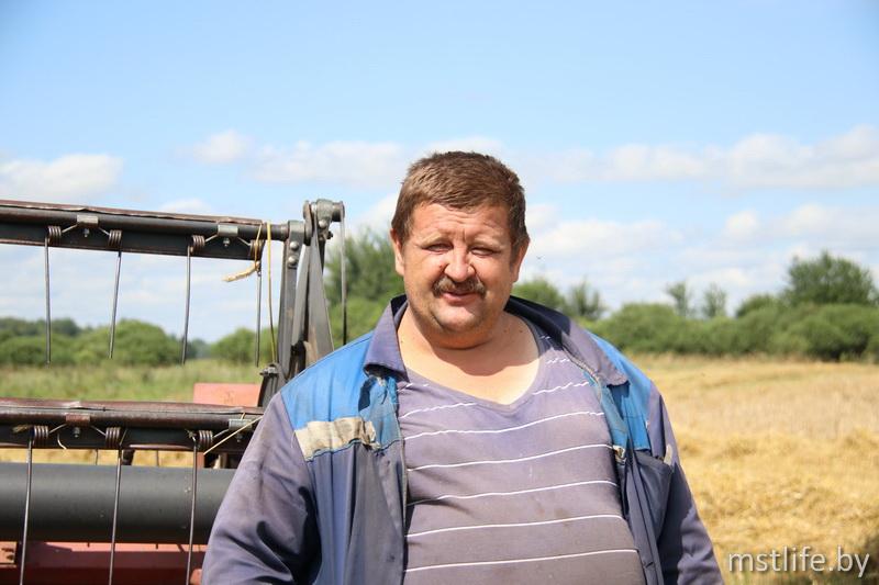 Аграрии Мстиславского района обмолотили более 10 тысяч гектаров зерновых