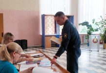 Работники РОЧС обеспечивают пожарную безопасность на участках для голосования