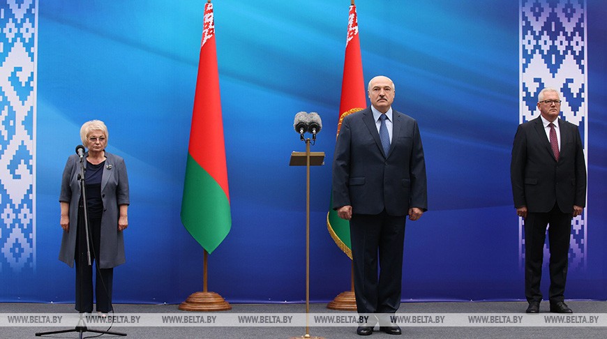 Лукашенко: горжусь молодыми людьми, которые не отрываются от жизни и выбирают реальную профессию