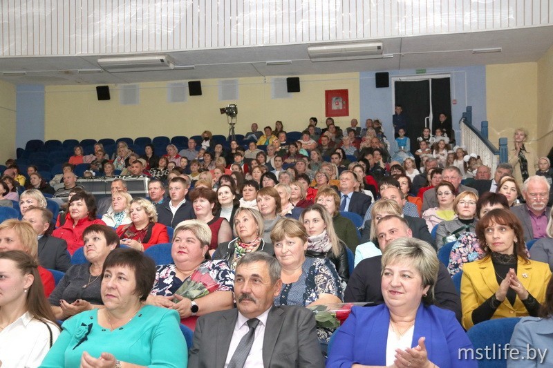 В Мстиславле в канун Дня учителя чествовали лучших педагогов