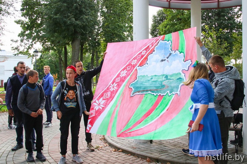 Моя Родина — Беларусь. В парке Мира прошёл творческий пленэр молодых художников