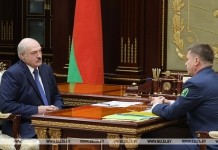 Лукашенко обсудил с главой ГТК ситуацию на таможне и переориентацию белорусских грузов Александр Лукашенко и Юрий Сенько