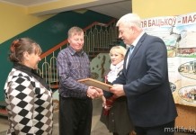 Профсоюзные лидеры поздравили семейный экипаж комбайнеров