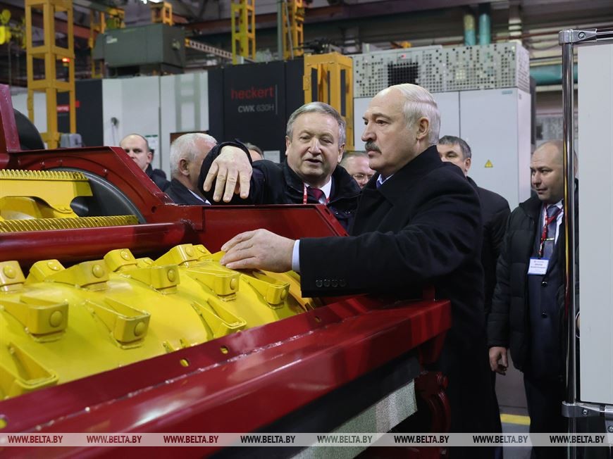 Лукашенко о предприятиях: некоторые предлагают перемены — "это не надо, продадим", но мы пошли другим путём