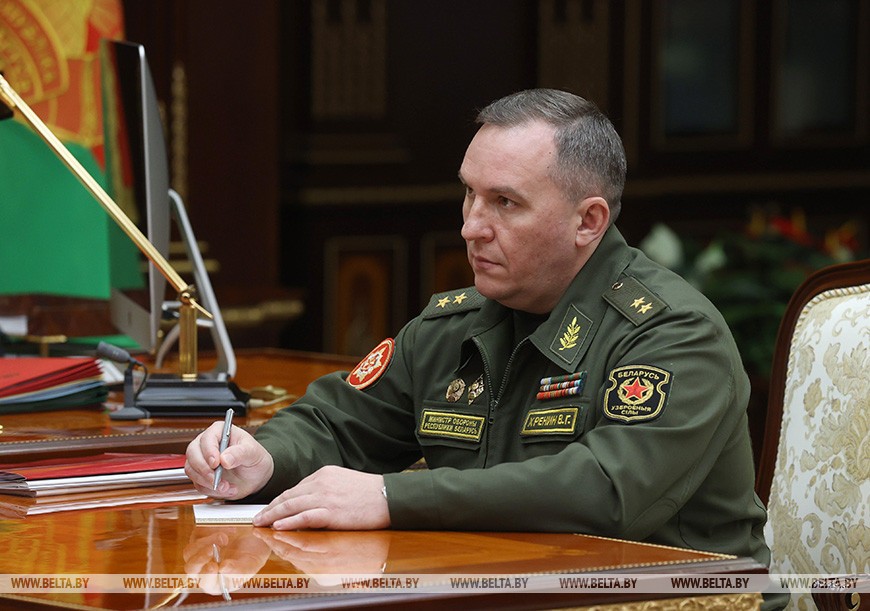 О ситуации в армии, деструктивных силах и патриотизме — Лукашенко принял с докладом министра обороны